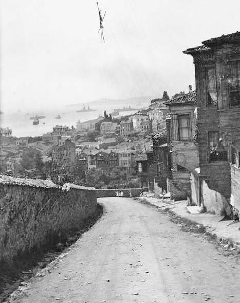 Aydınlık Sokaktan Manzara