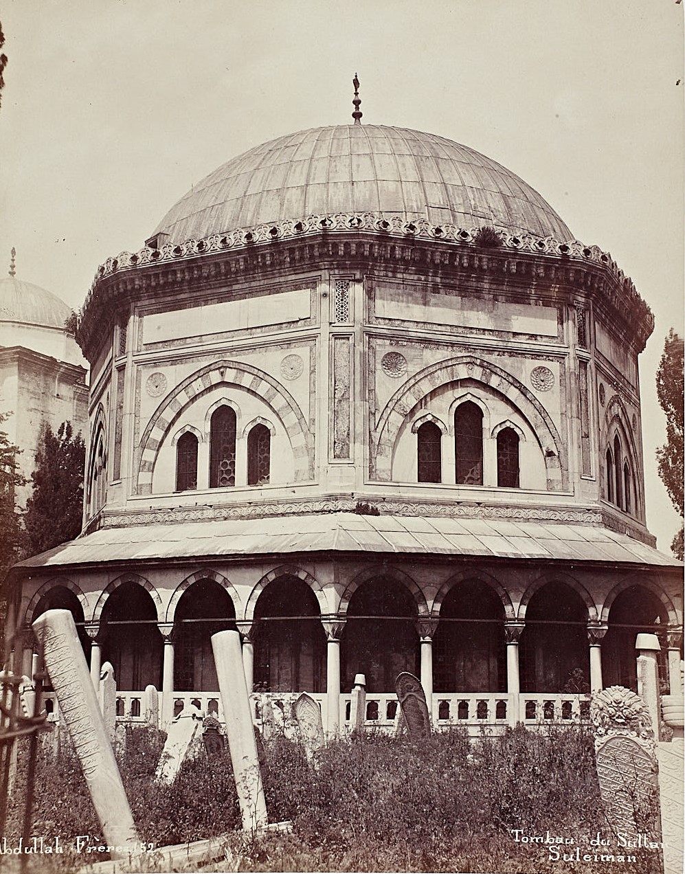 Kanuni Sultan Süleyman’ın Türbesi’nin Hariçten Görünüşü