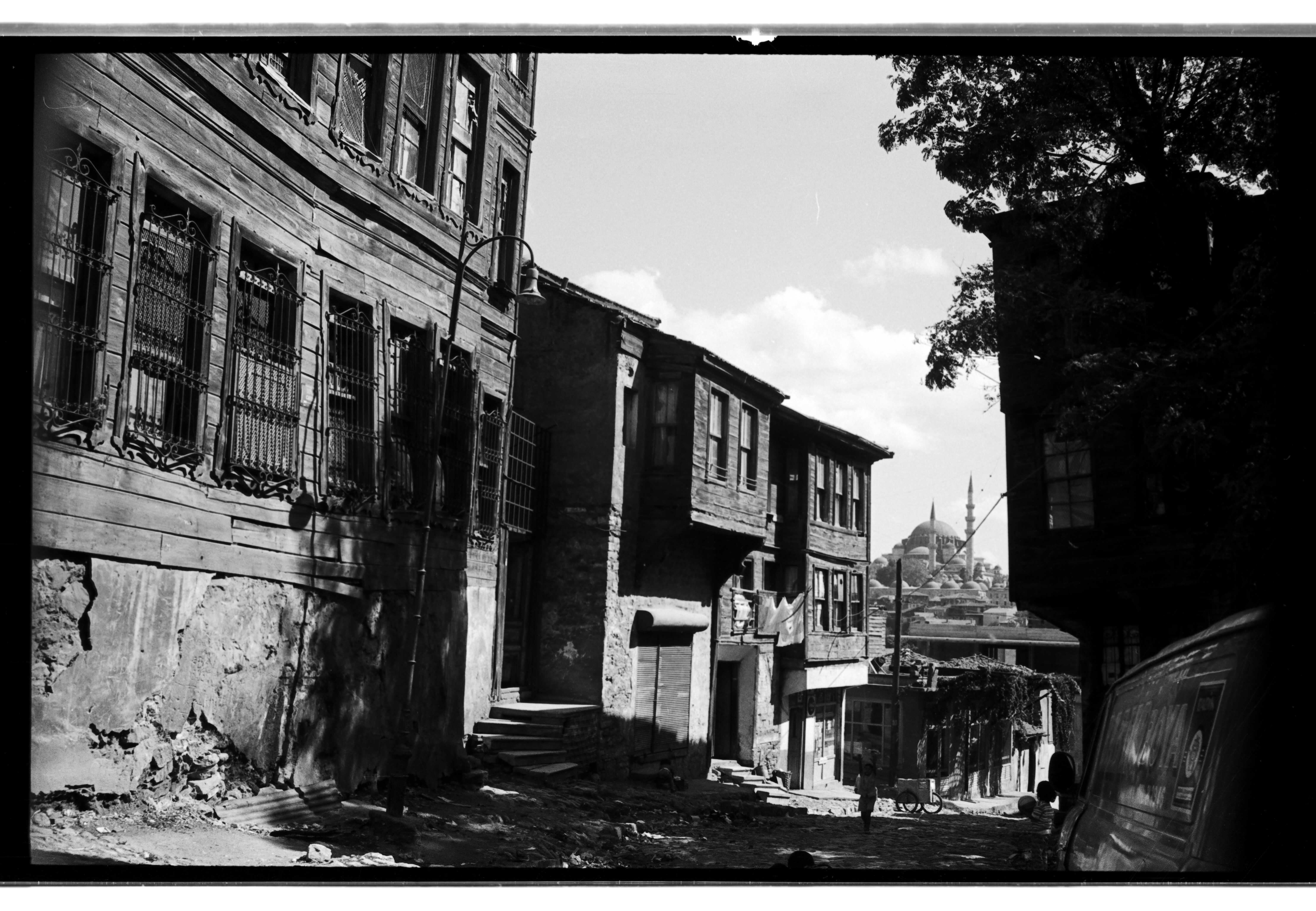 Zeyrek Caddesi ve Ahşap Ev
