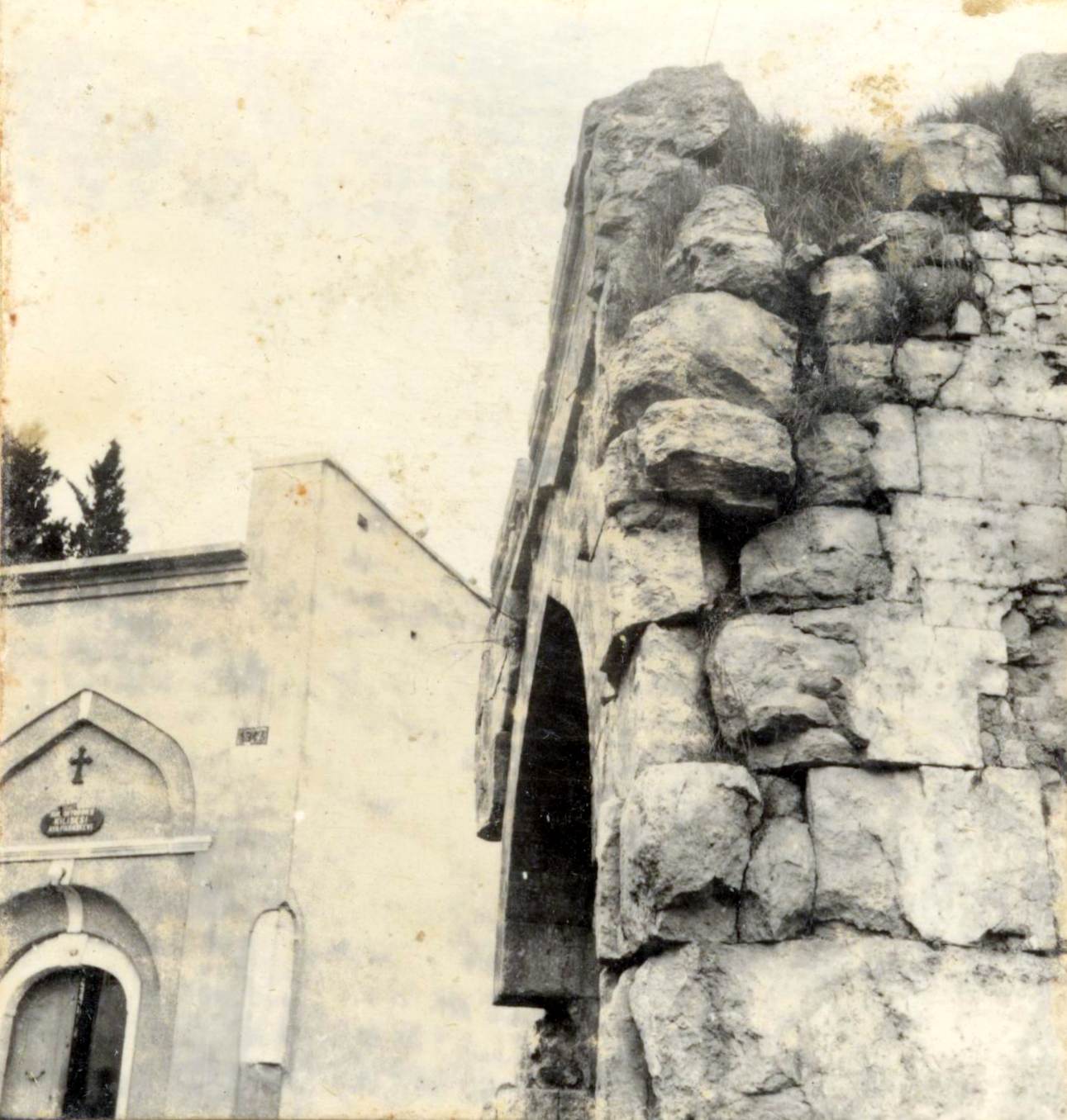 Yasef Efendi Çeşmesi ve Ayia Paraskevi Kilisesi