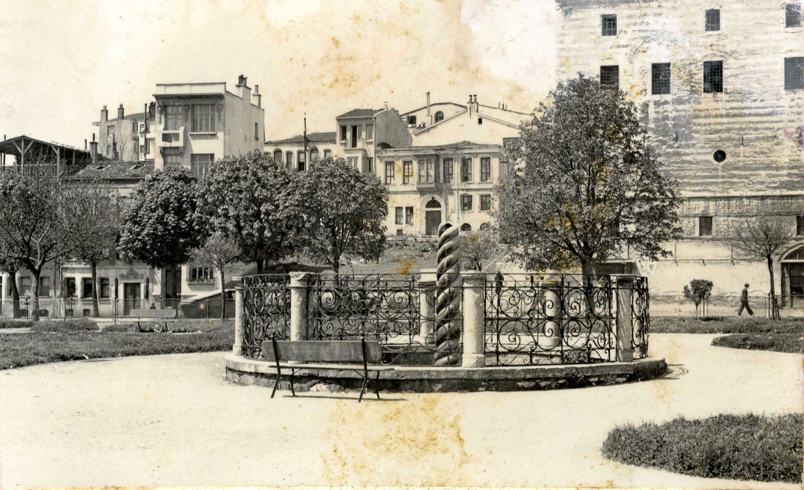Burmalı Sütun