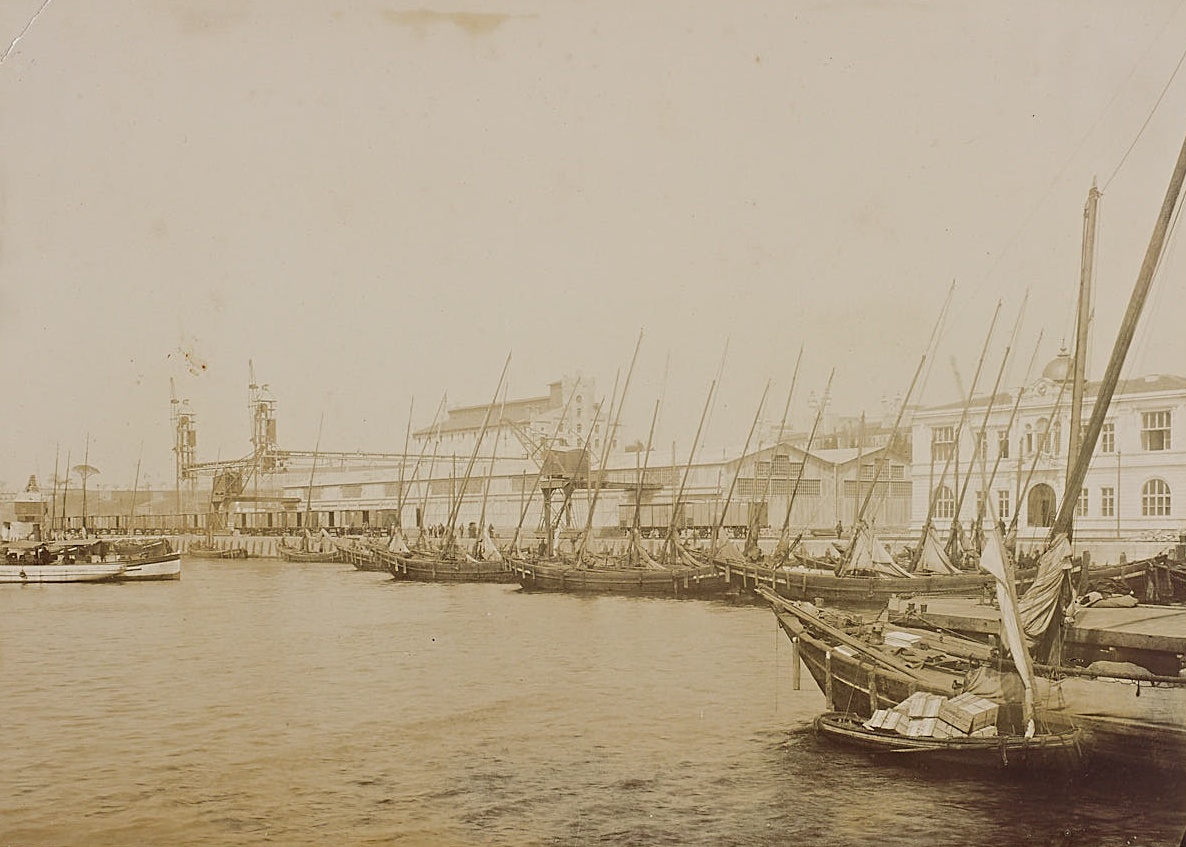 Haydarpaşa Liman ve Rıhtımının Denizden Görünüşü