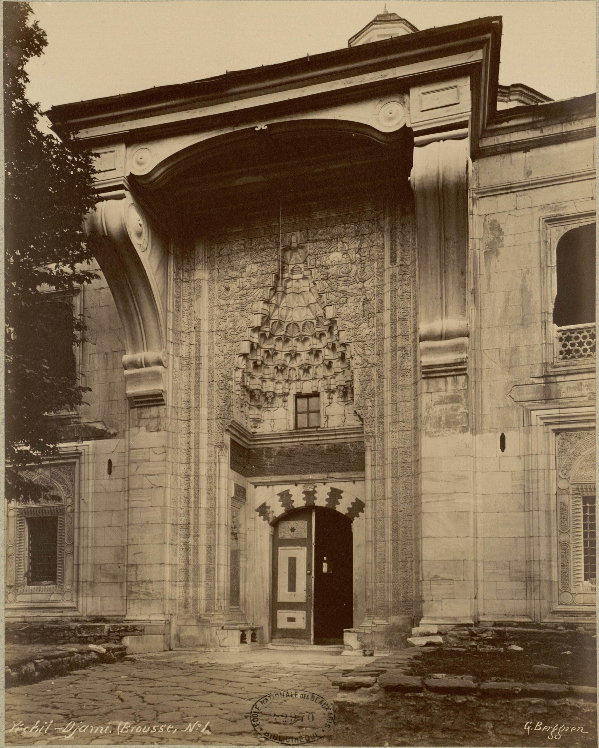 Yeşil Cami Girişi