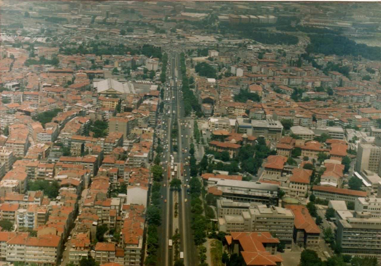 Mr. Avenue, Şehremini Stops and EETT Preferred Way