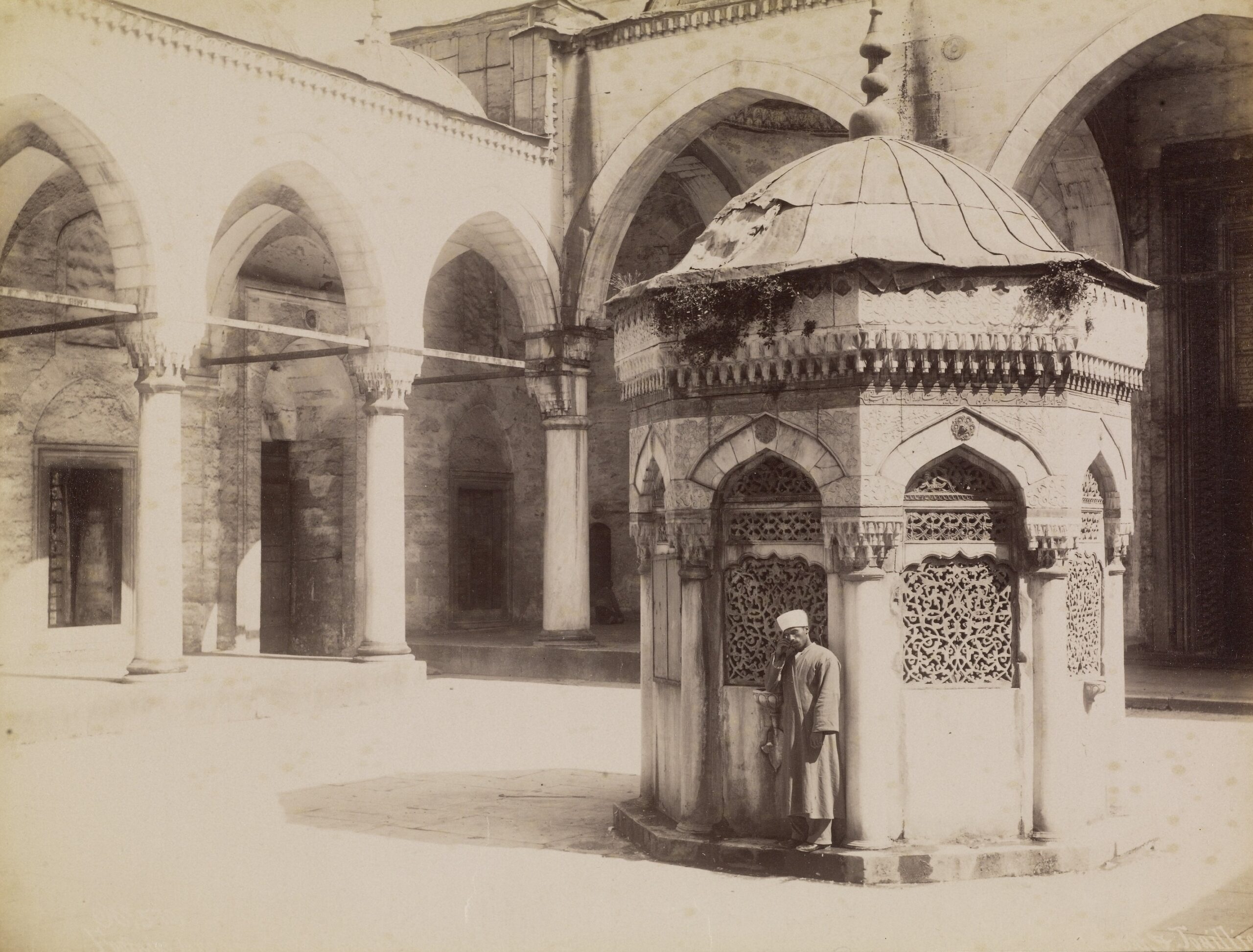 Yeni Valide Camii Şadırvanı