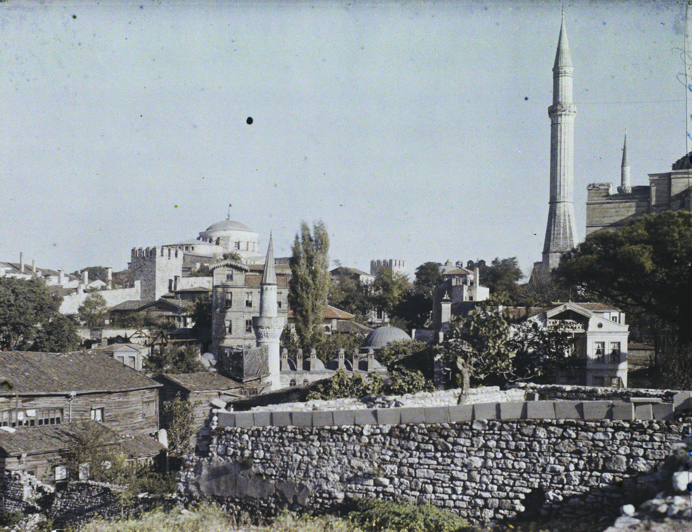 Hacı Beşir Ağa Camii ve Aya İrini Yönü