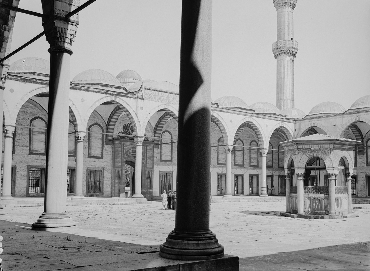 Sultan Ahmet Mosque Avlusu and Şadurvan