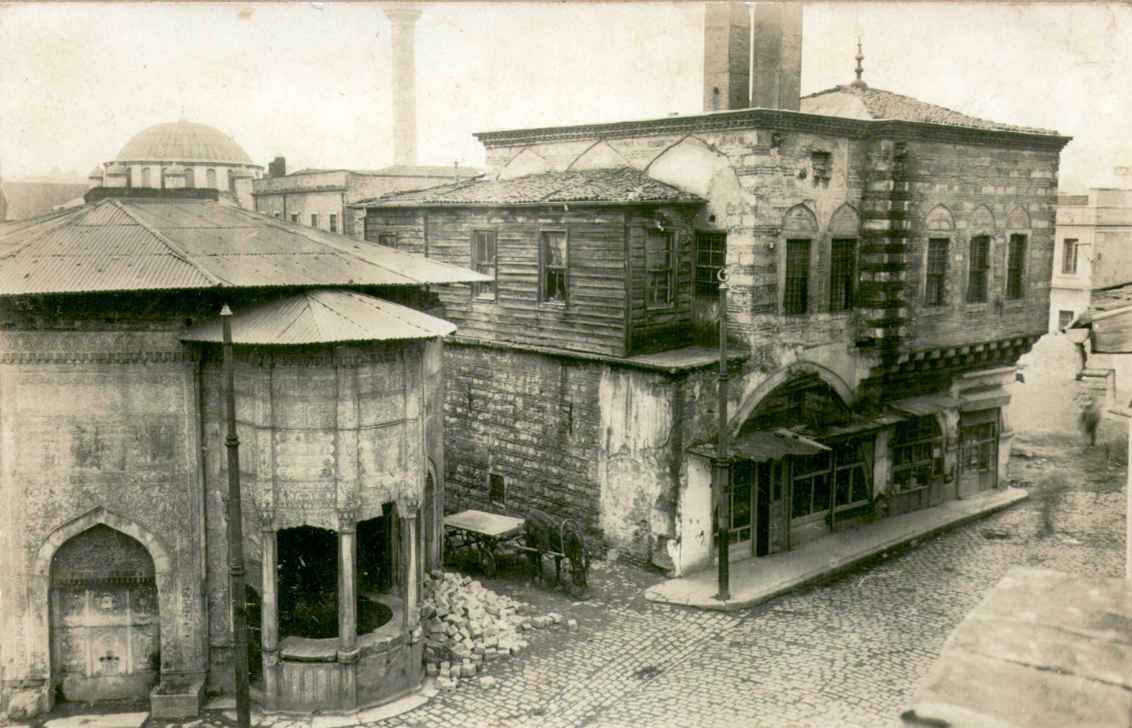 Saliha Sultan Sebili, Çeşmesi ve Sıbyan Mektebi