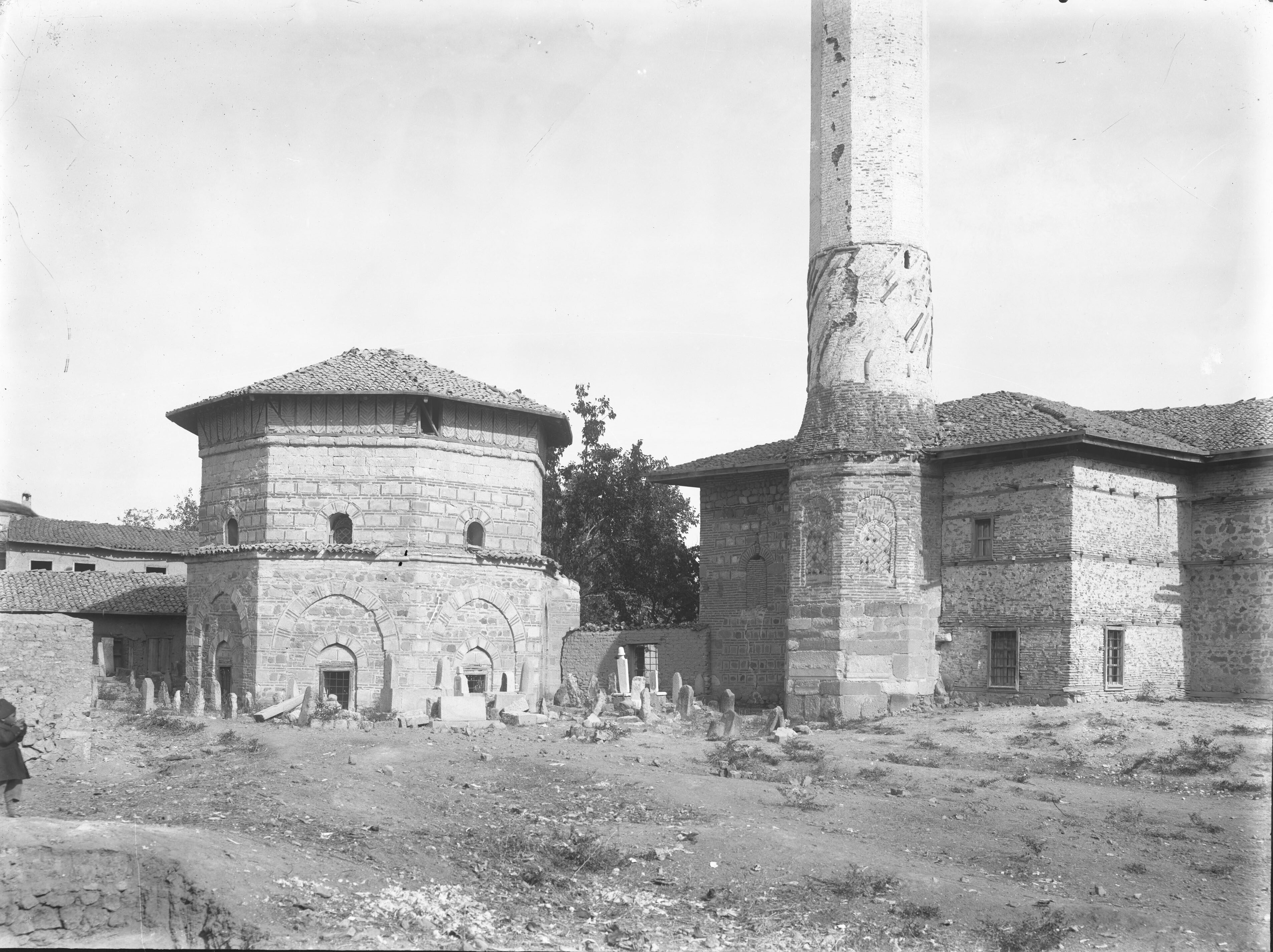 Karacabey Camii ve Türbesi