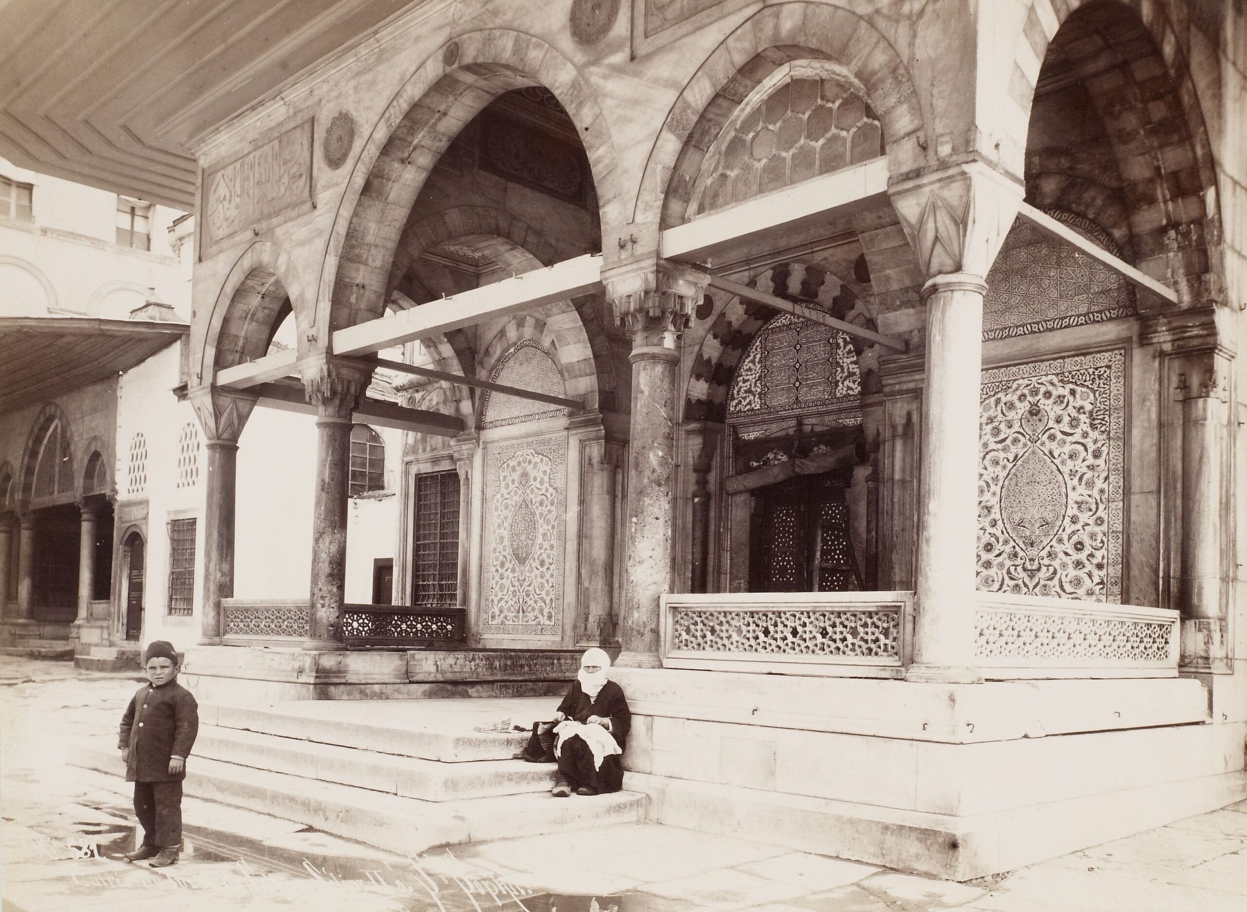Sultan II. Selim Türbesi Girişi