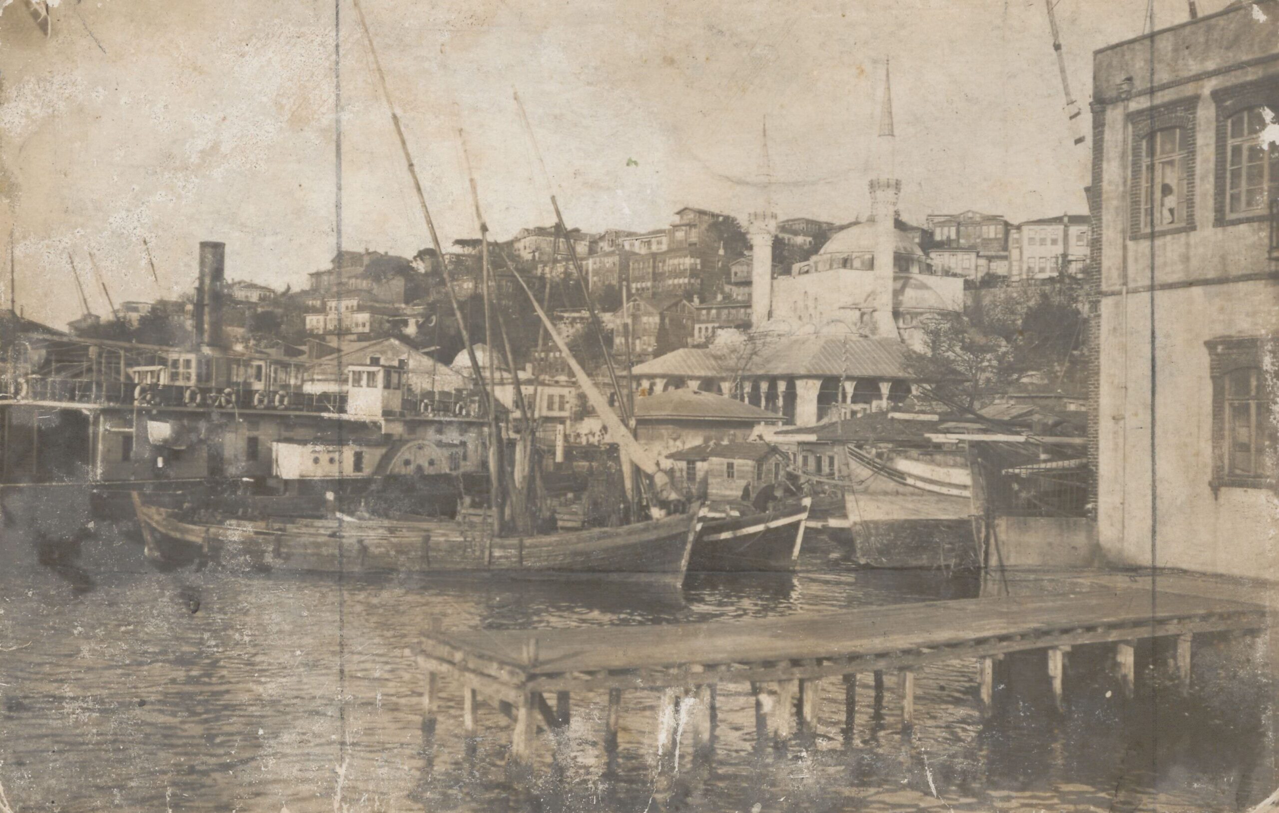 Üsküdar’da Vapur ve Tekneler