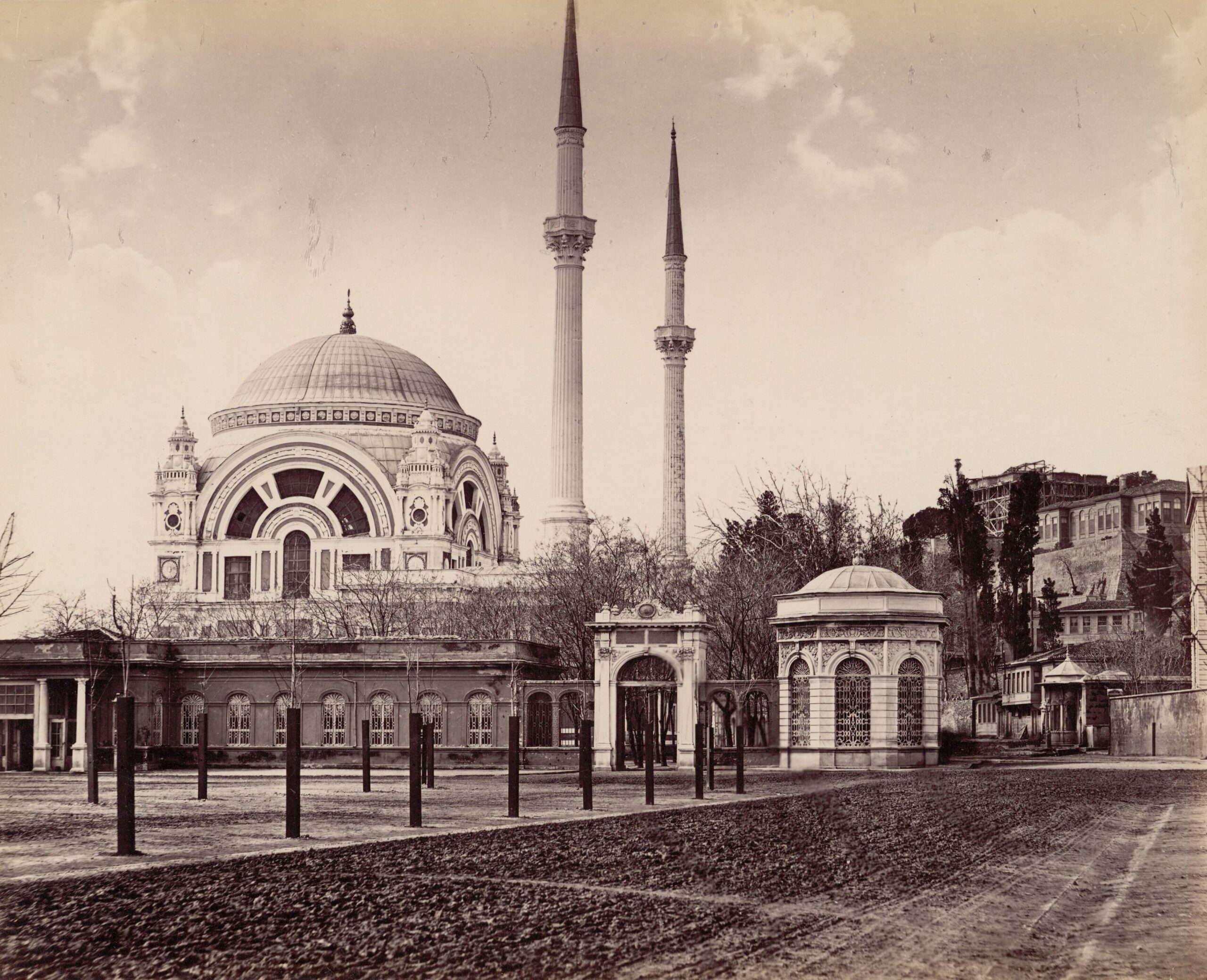 Dolmabahçe Camii ve Çevresi