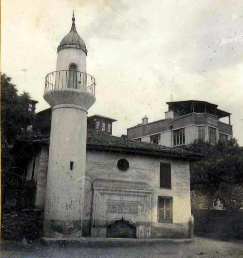 Kurt Çelebi Camii ve 3. Murat Çeşmesi
