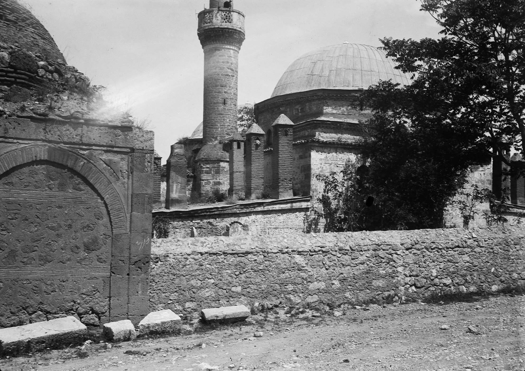 Pir İlyas Türbesi ve Çilehane Camii
