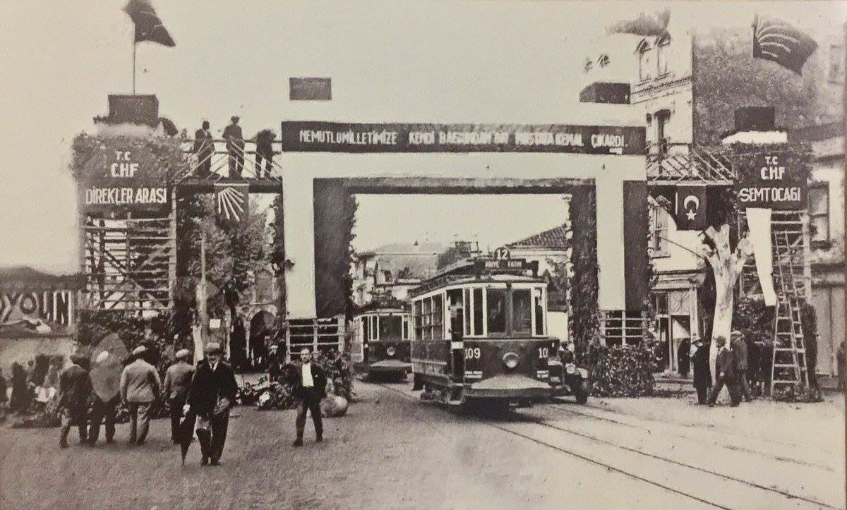 Şehzadebaşı’nda Cumhuriyetin 10. Yıl Kutlamaları