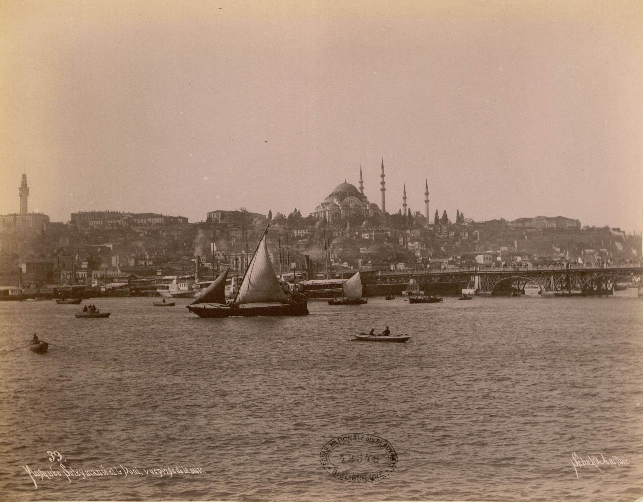 Süleymaniye Camii ve Galata Köprüsü’nün Denizden Görünüşü