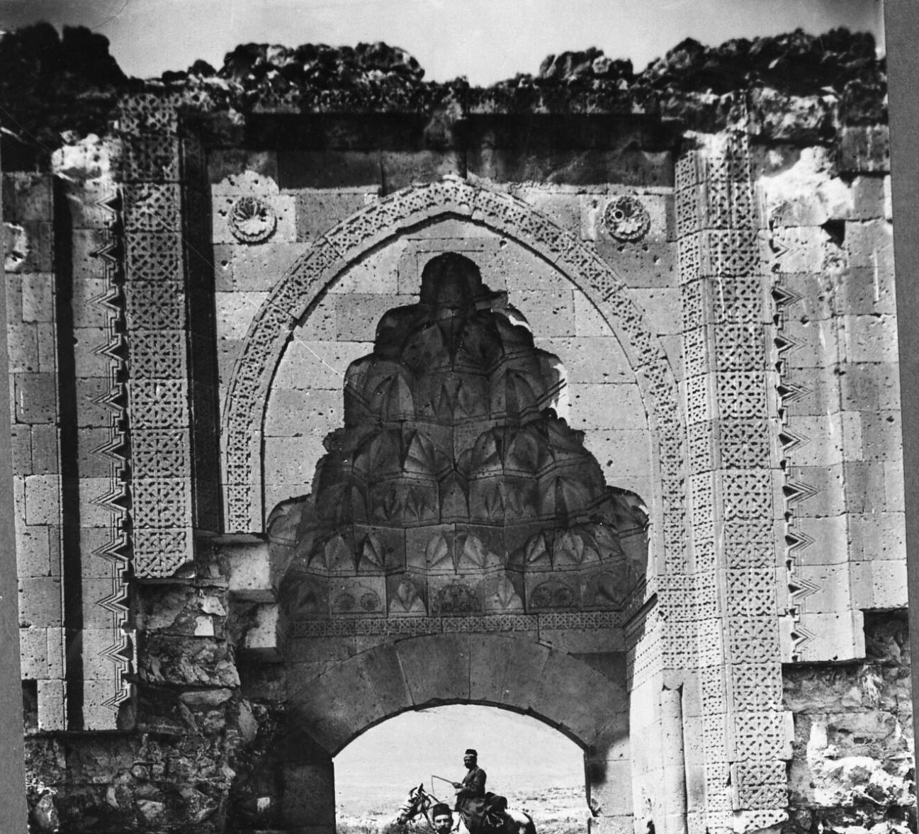 Alay Hanı Taç Kapısı