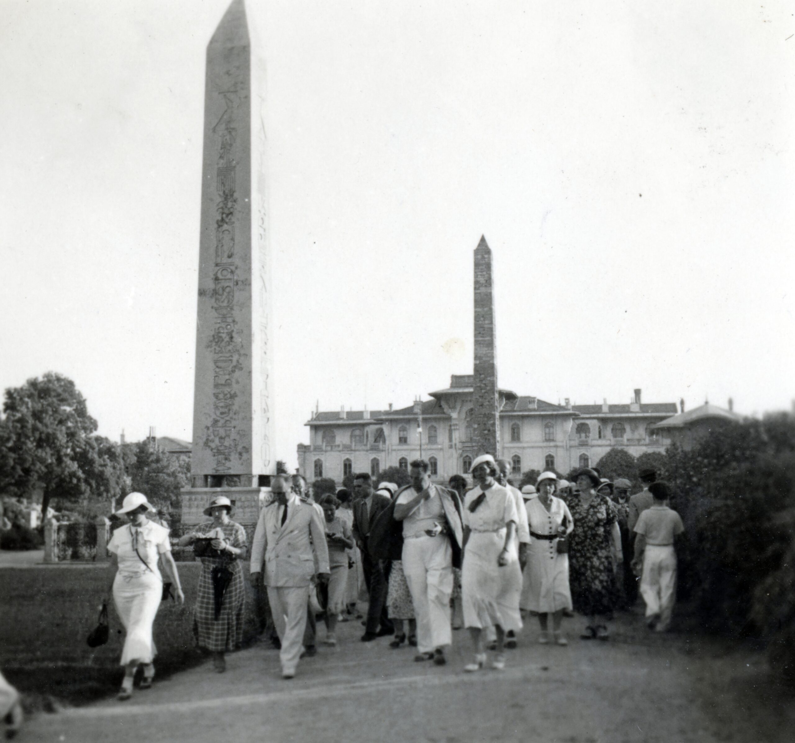Obelisk ve Örme Dikilitaş
