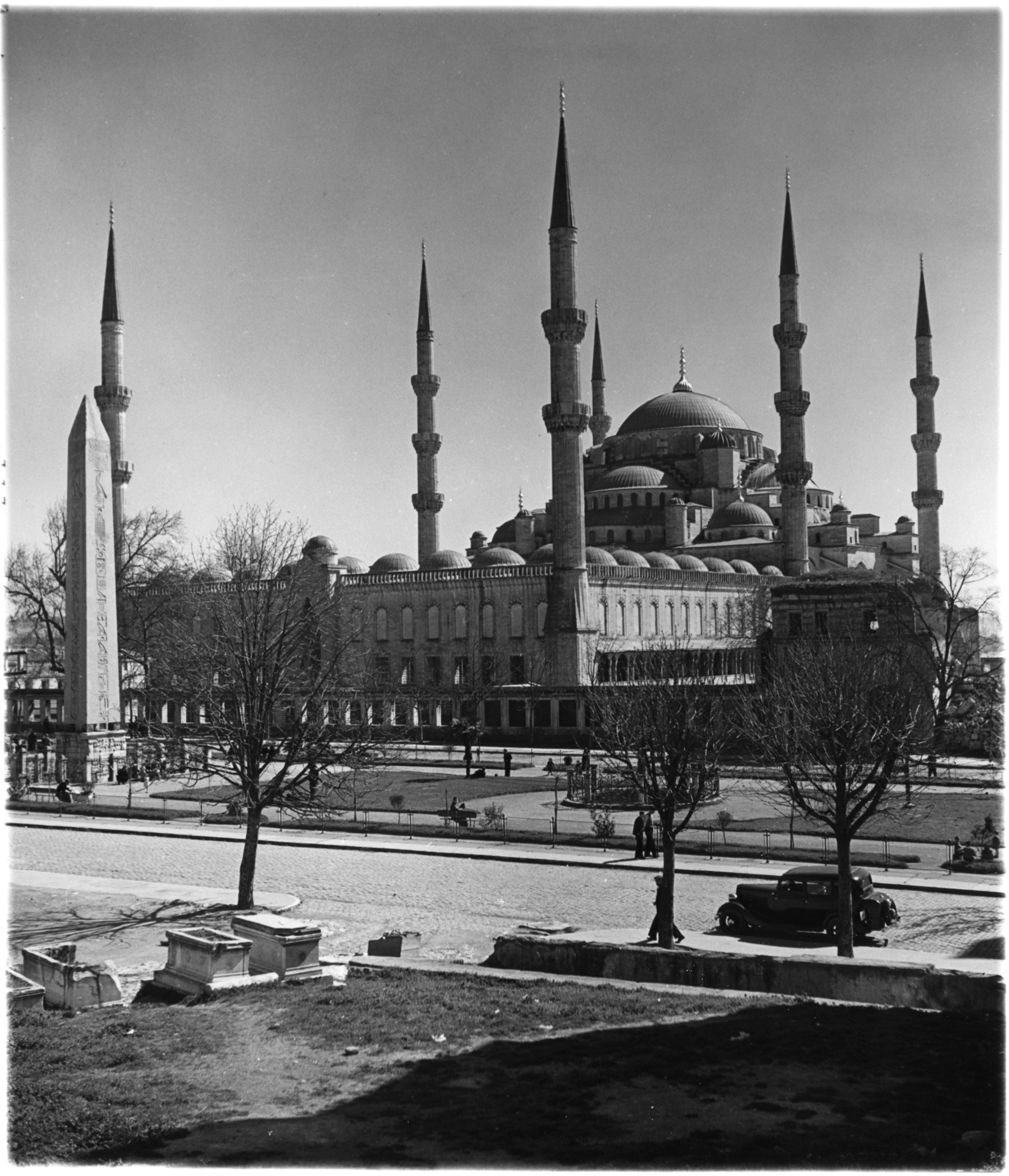 Sultan Ahmet Camii, Hipodrom ve Dikilitaş