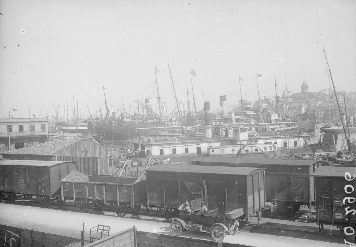 Sirkeci’de Tren ve Vapurlar