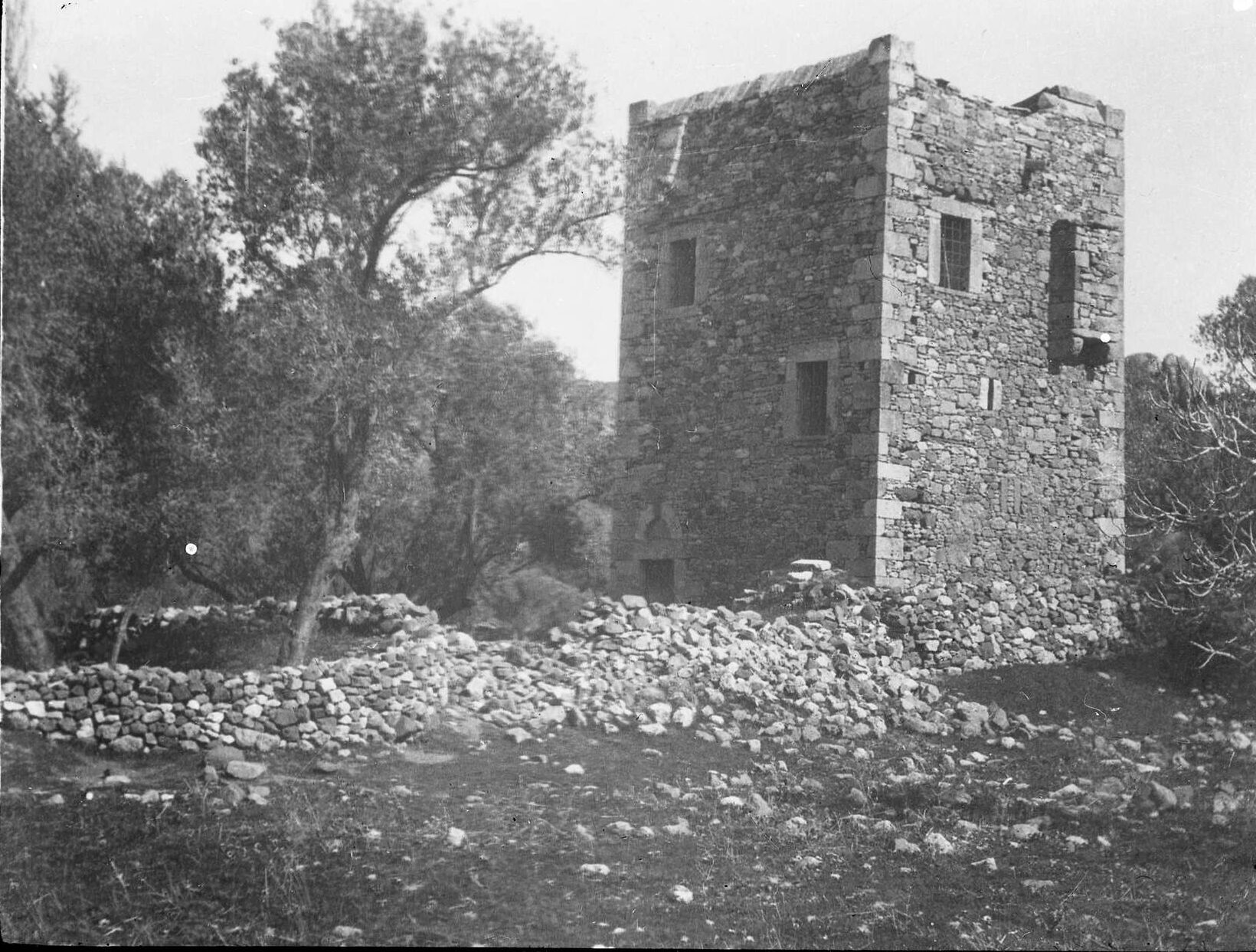 Foça, Kule