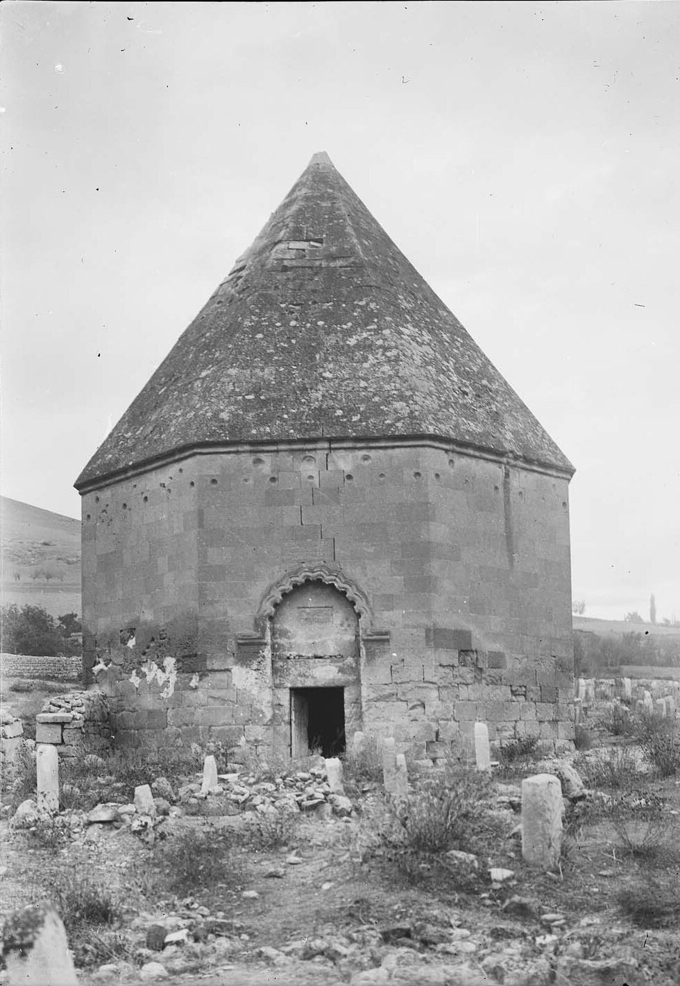 Emir Kemarettin Kümbeti