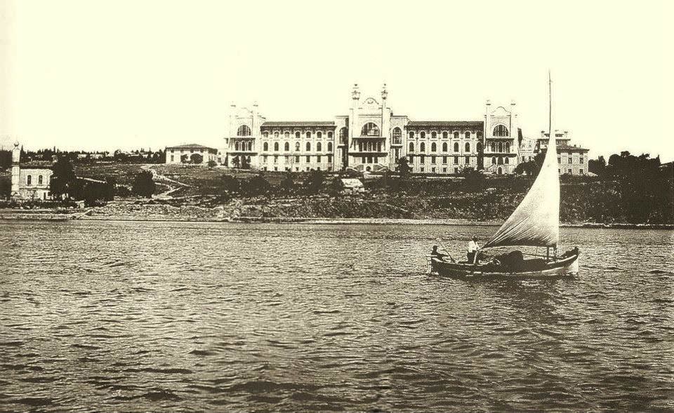 Haydarpaşa High School and Roast Scaffolding Mosque