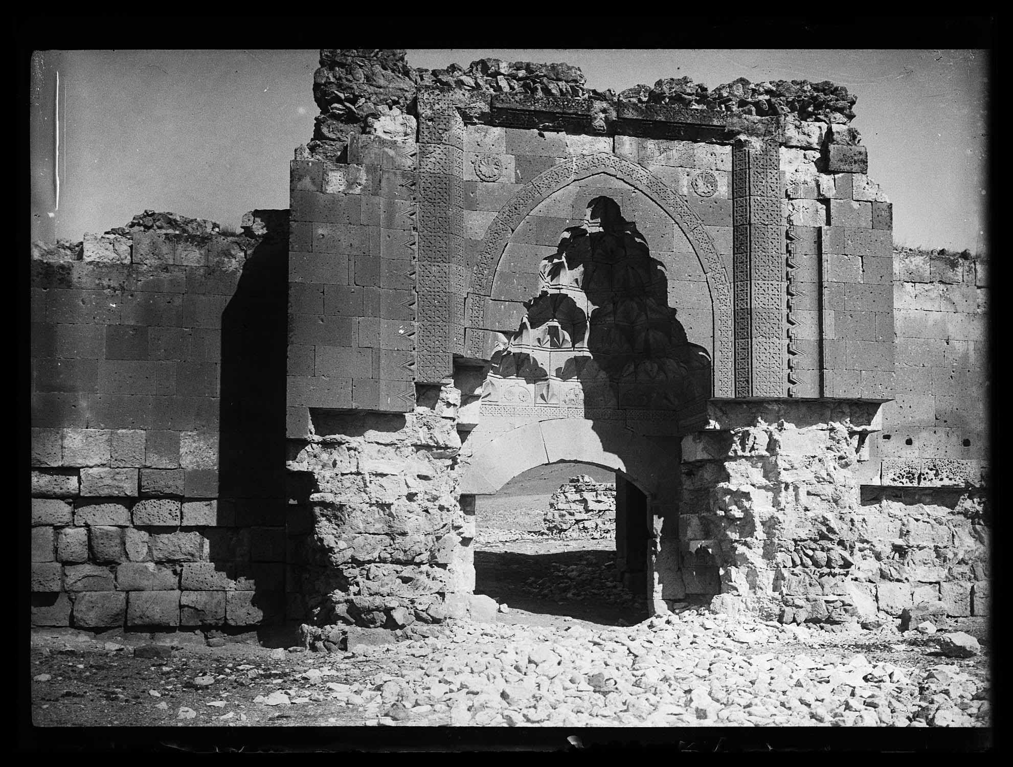 Aksaray Alay Hanı Taç Kapısı