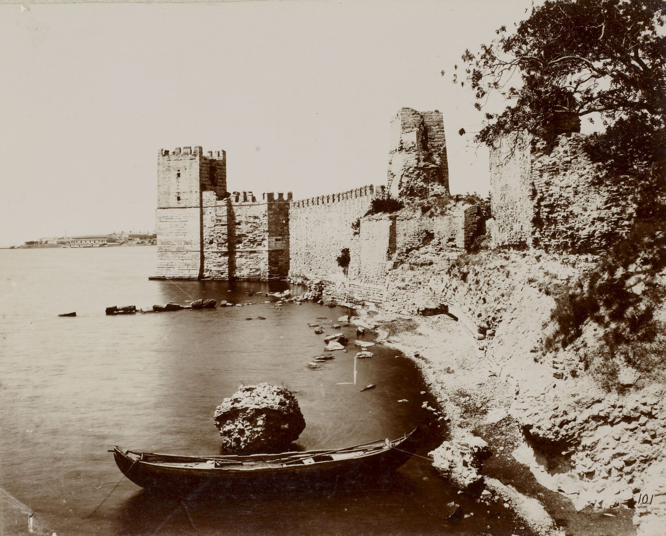 Mermer Kule ve Marmara Surları