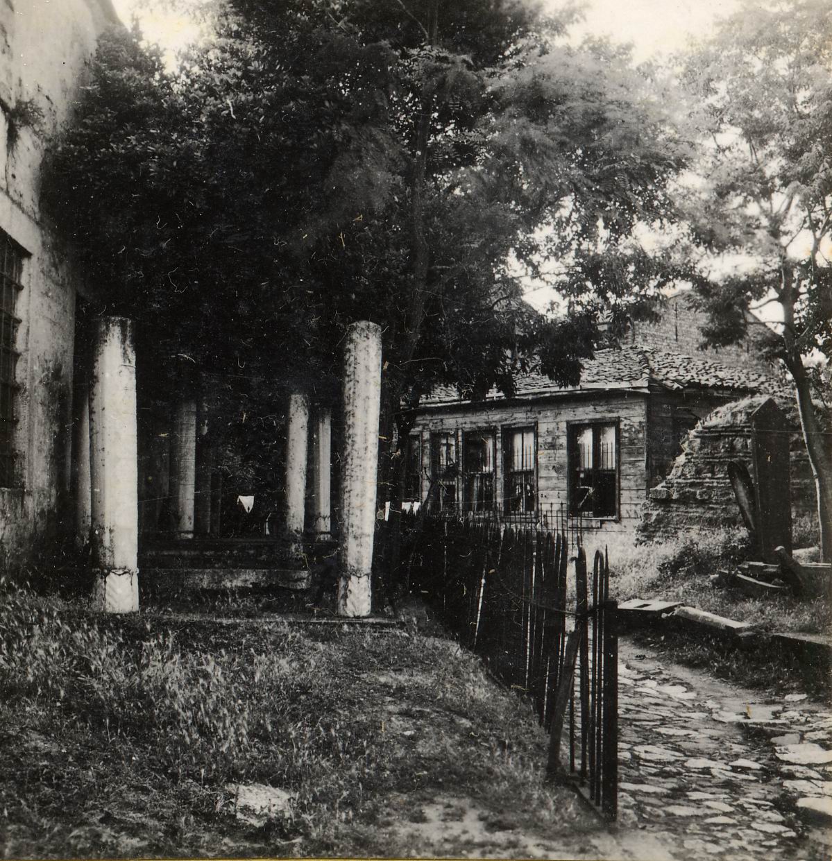 Haşimi Emir Osman Camii Haziresi