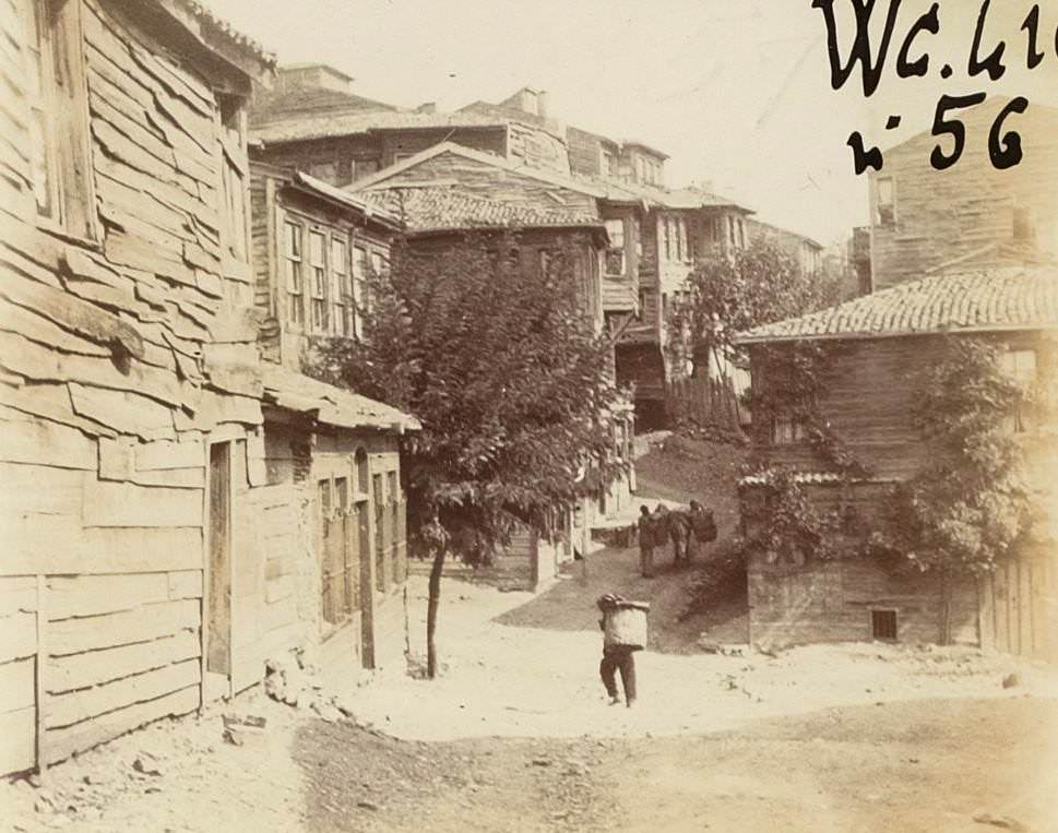 Kükürtlü Sokak’tan Küçük Akarca’ya Bakış