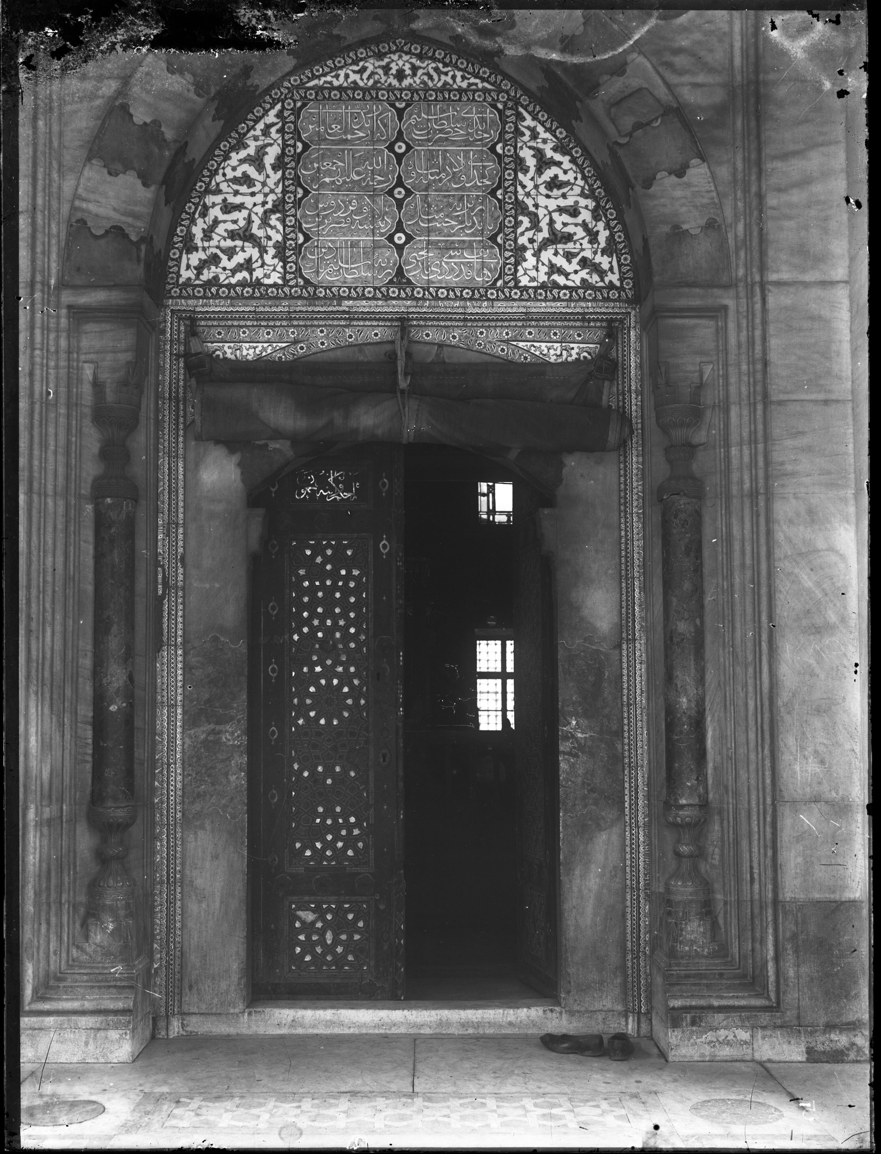 II. Selim Türbesi Kapısı