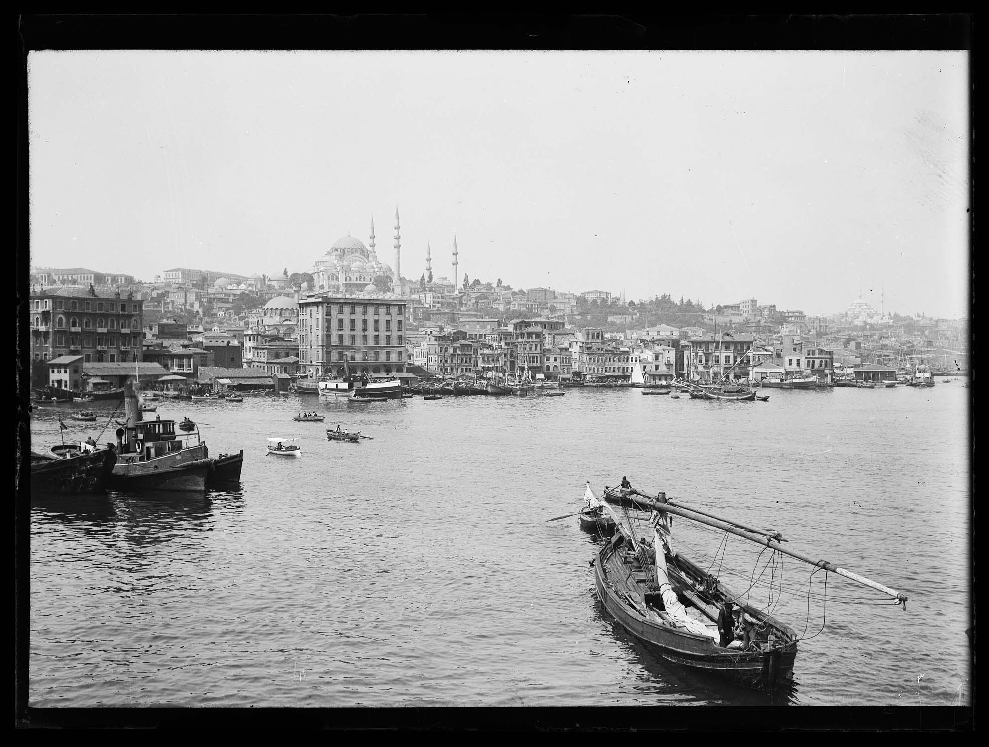 Haliç; Arka Planda Süleymaniye Camii’nin Yer Aldığı Genel Bakış