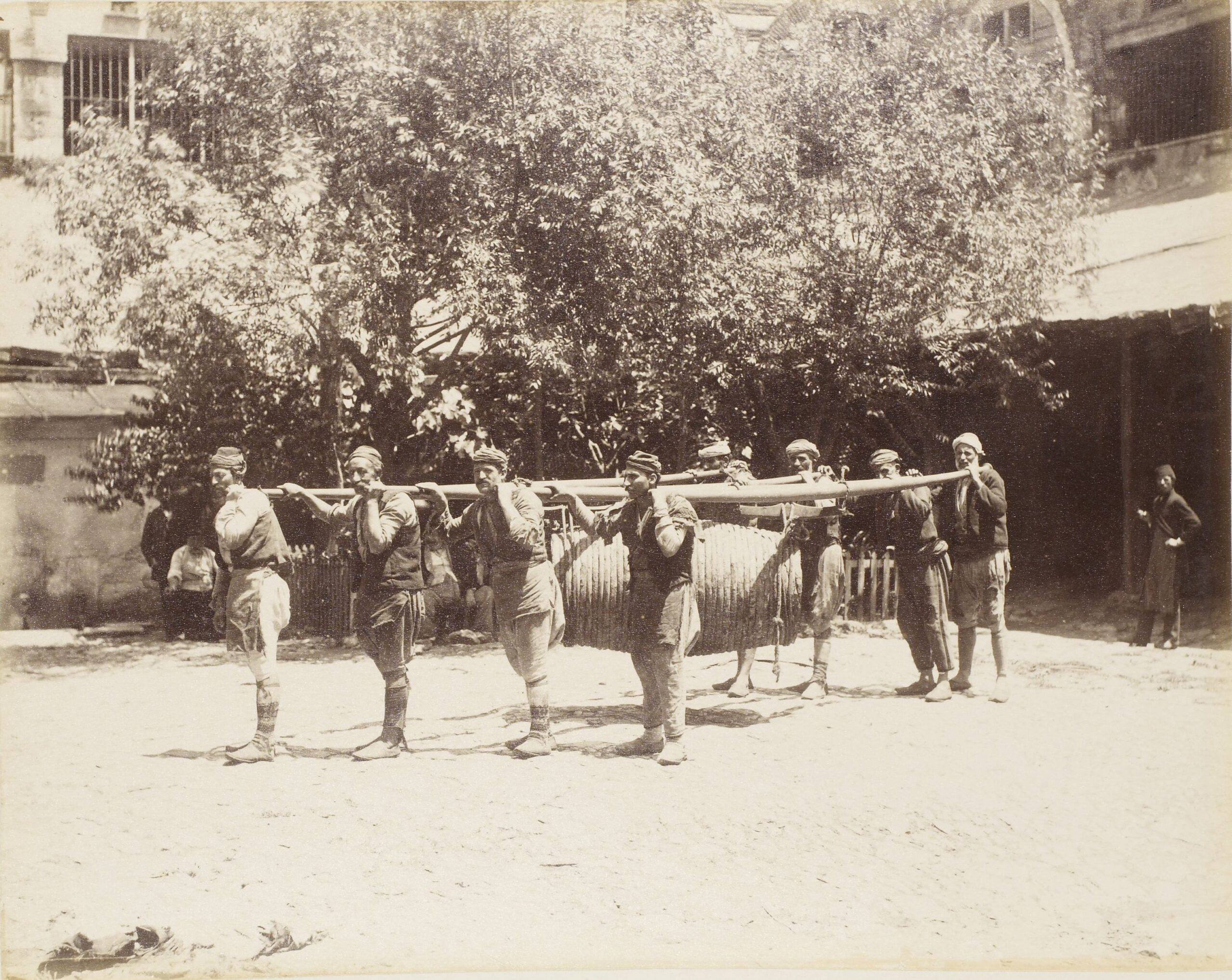 Sırık Hamalları