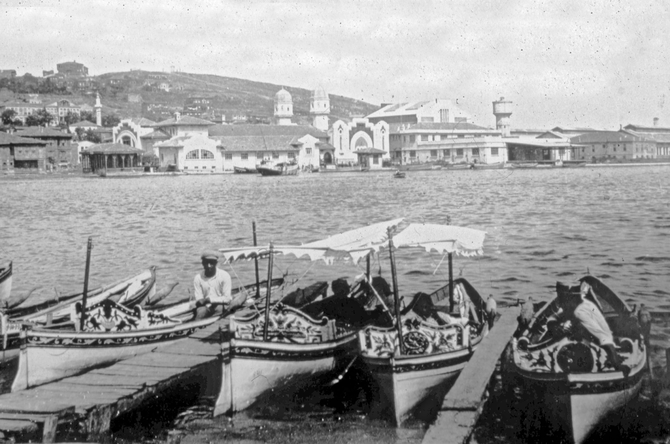 Eyüp Sahilinde Kayıklar