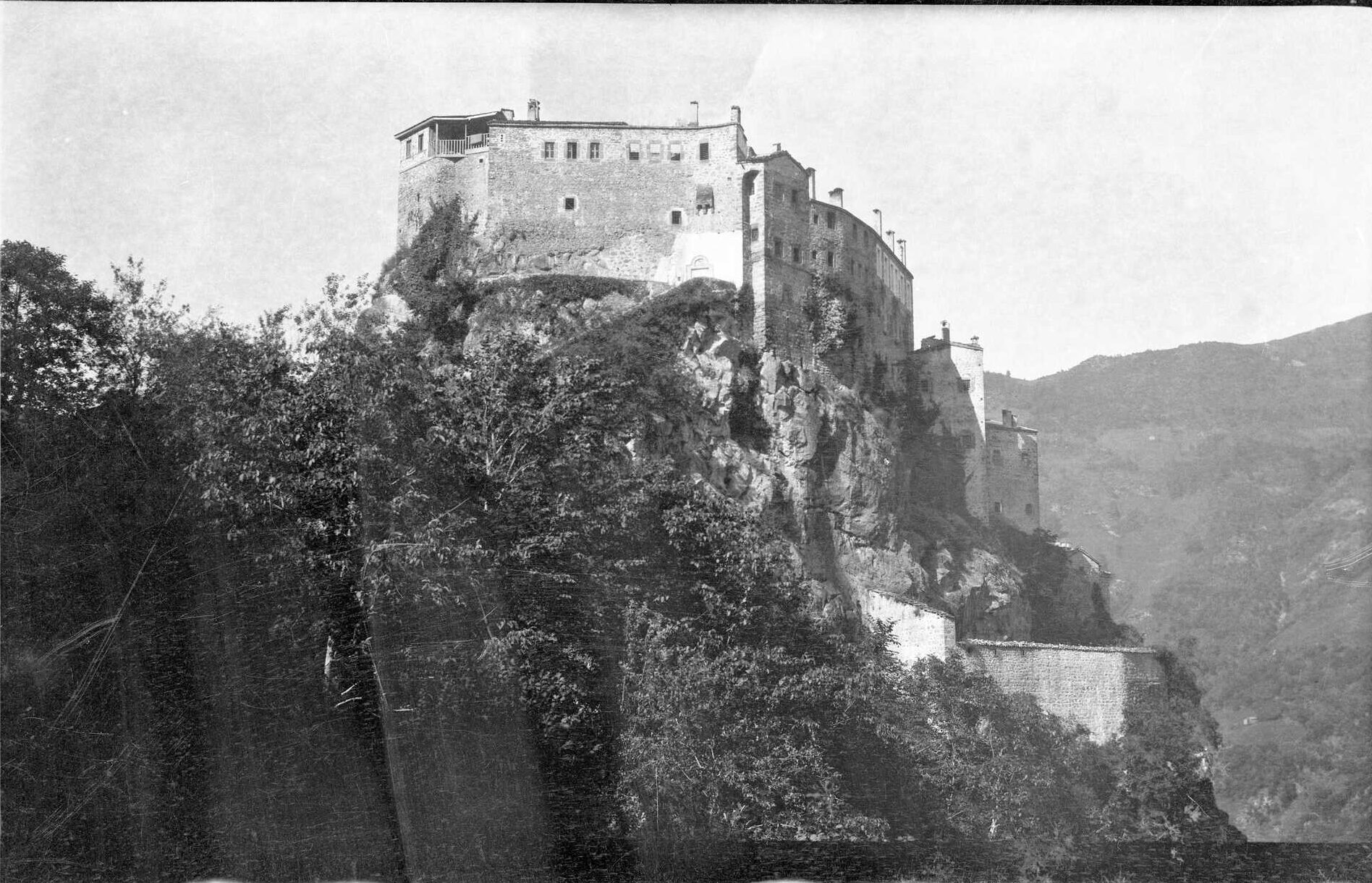 Kuştul Manastırı