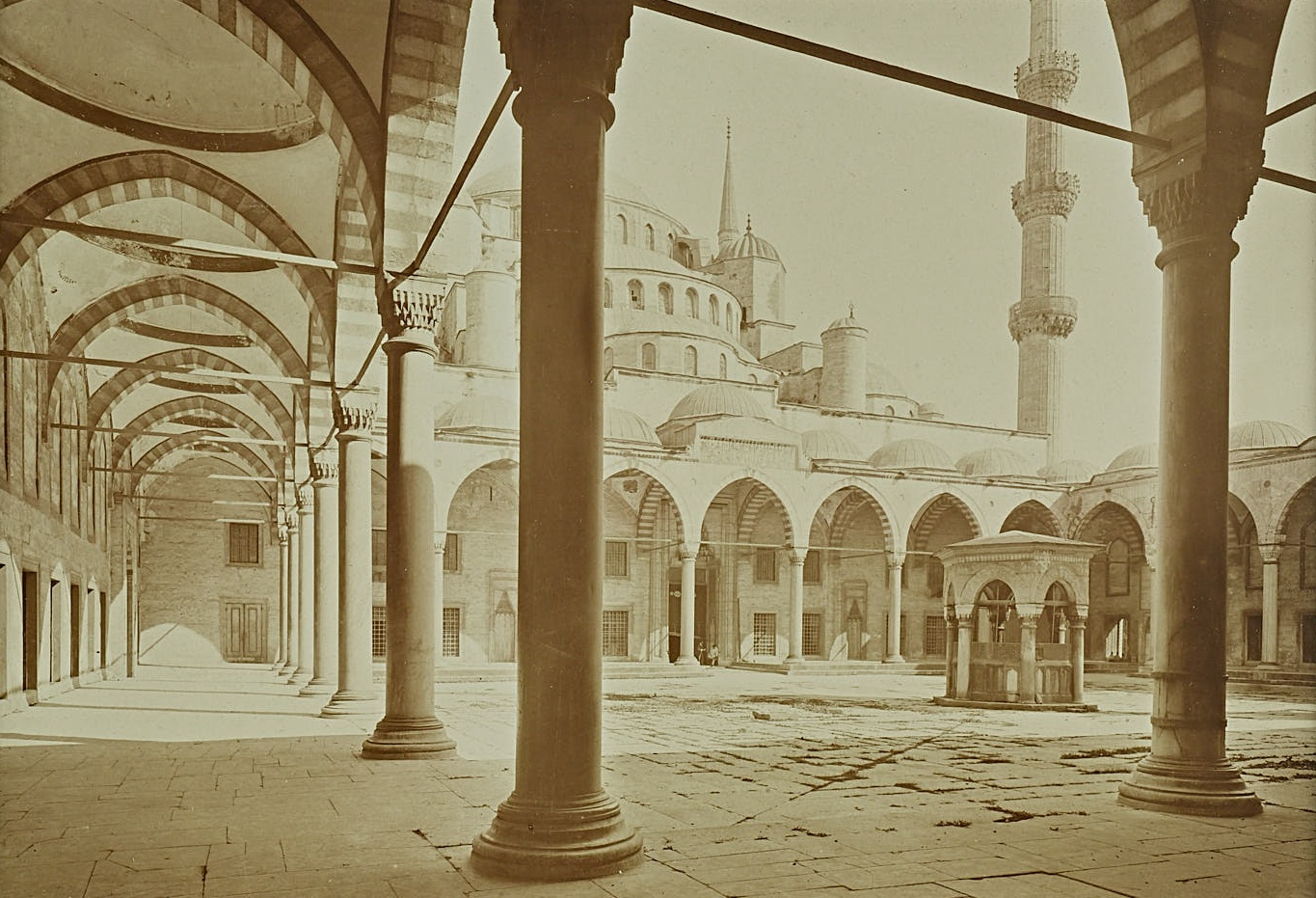 Sultan Ahmet Camii ve Şadırvanı