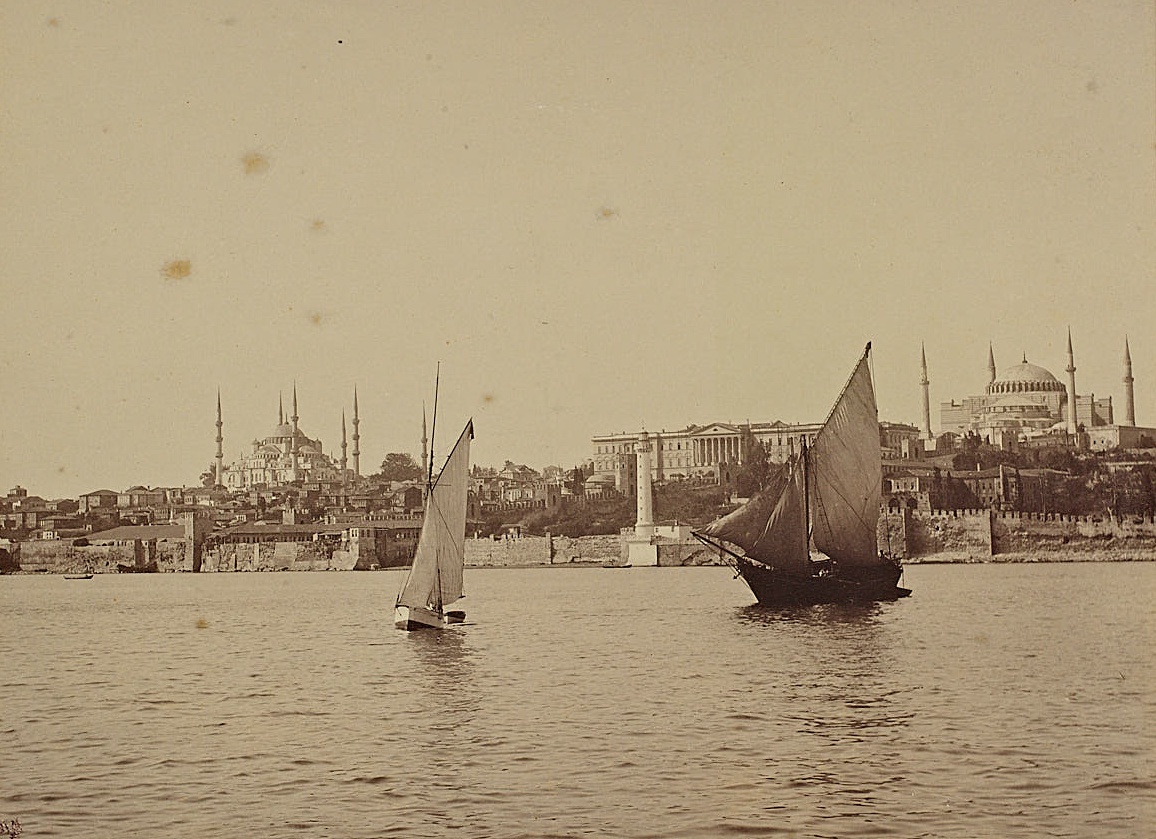 Sultan Ahmet and Hagia Sophia Mosques Sea Cihetinden Appearance