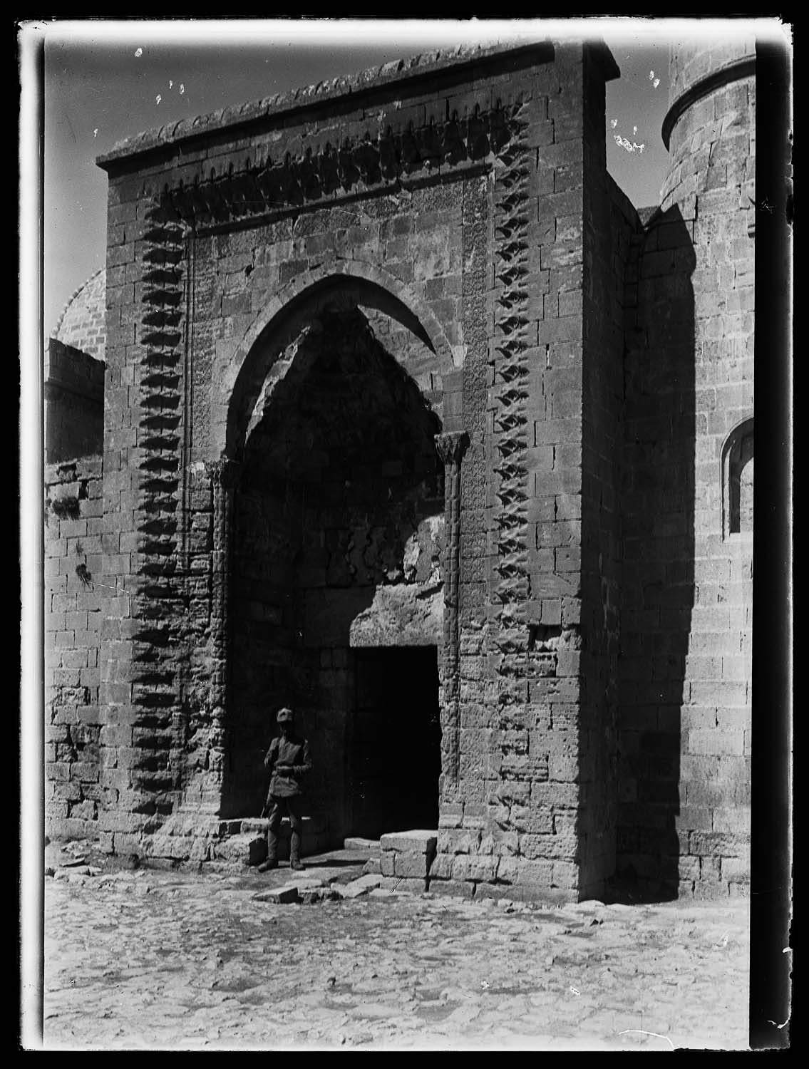 Melik Mahmut Camii; Giriş Kapısı