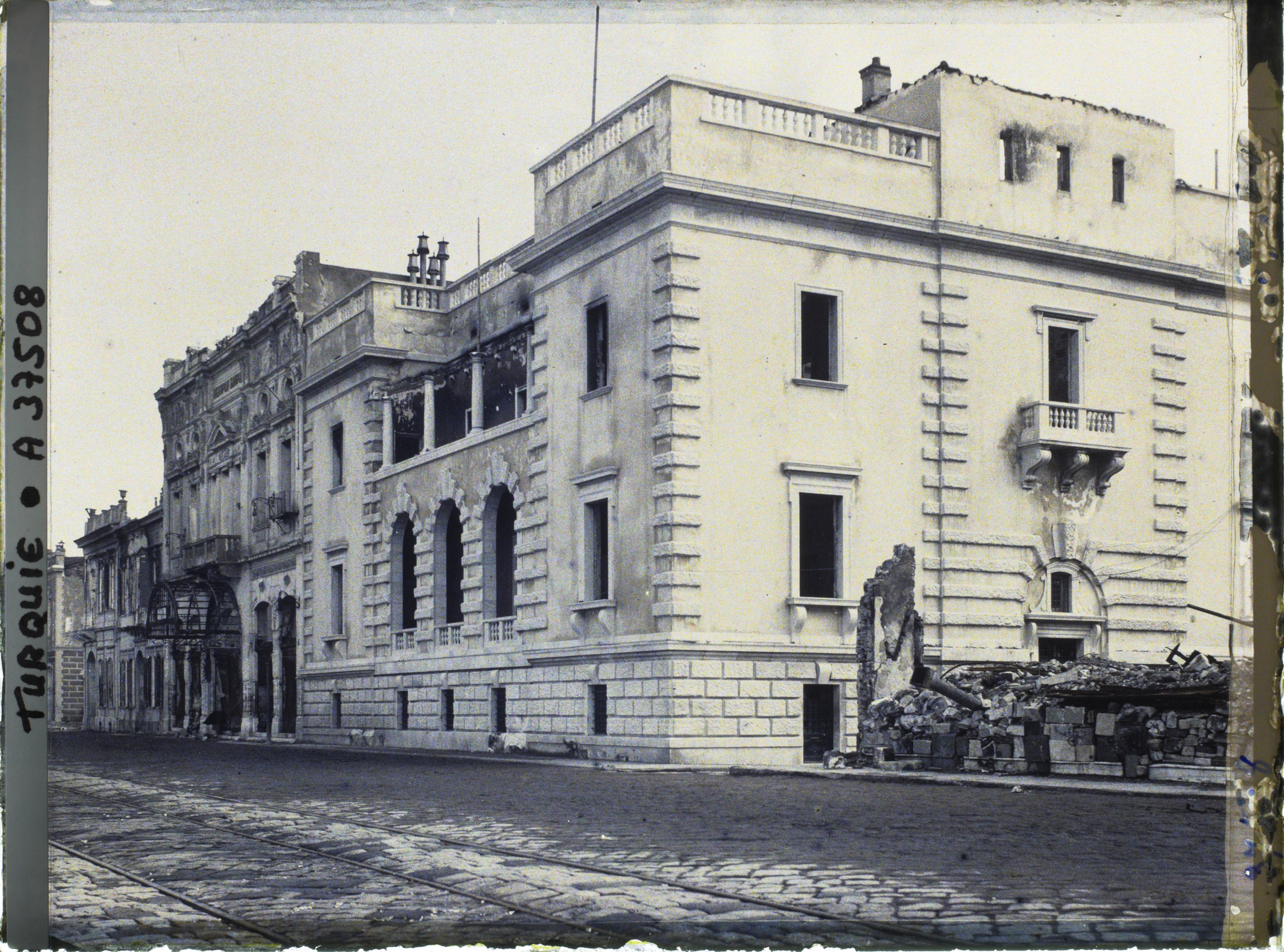 İzmir Fransız Konsolosluğu