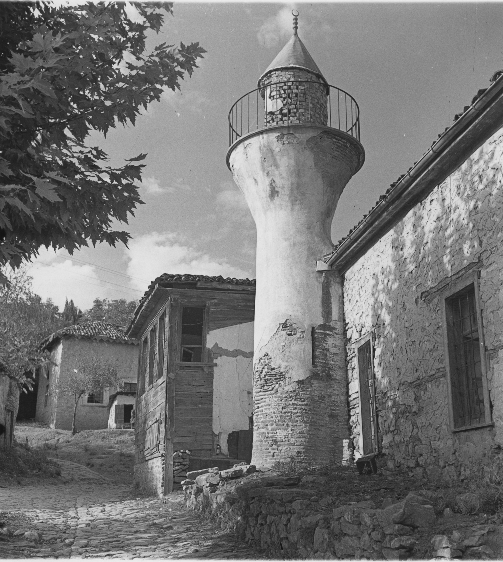 Rumelihisarı Nalburi Mescidi ve Minaresi