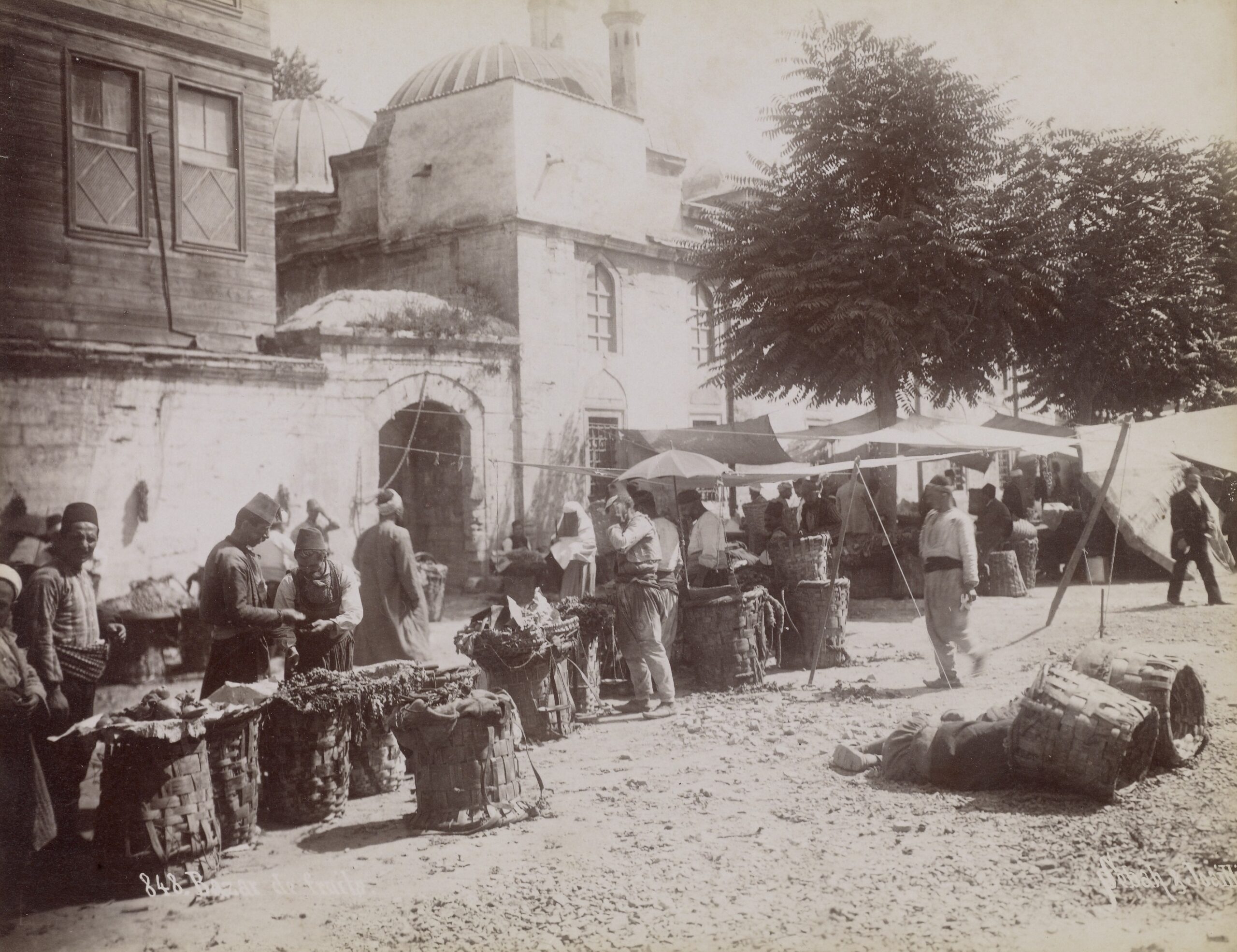 Şehzade Mehmet Camii Bahçesindeki Pazar