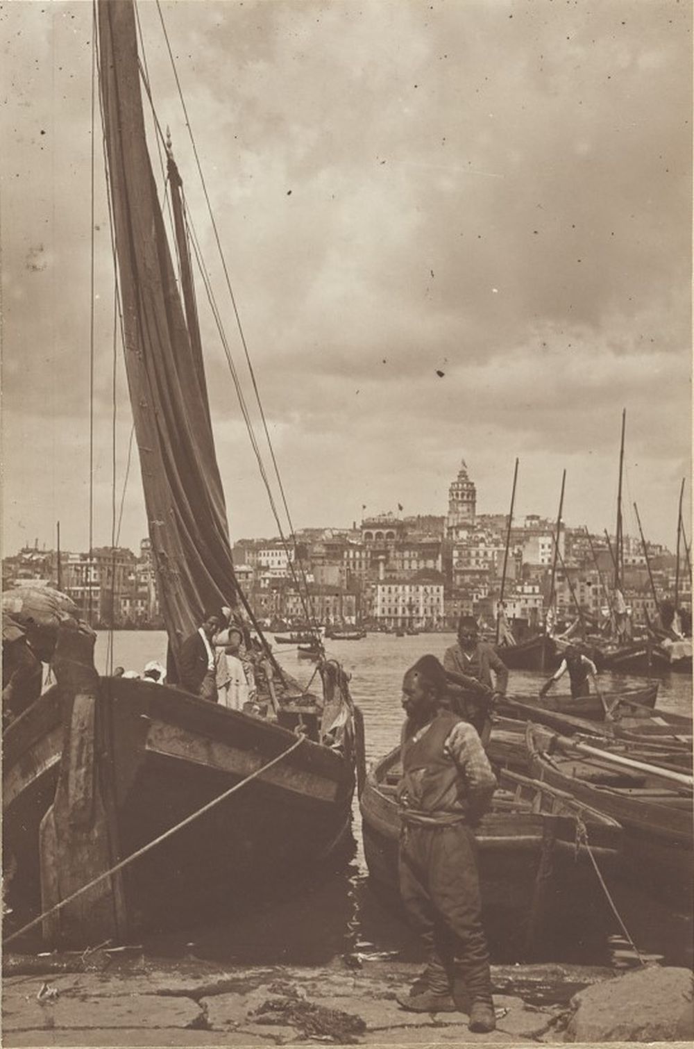 Eminönü İskelesi’nde Tekneler