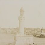 Haydarpaşa’da Dalgakıran Rıhtımı Üzerindeki Fener ve Arka Planda Kadıköy