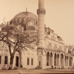 Şehzade Mehmet Camii Türbeler Girişine Doğru Görünüm