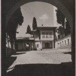 Atik Valide Camii Giriş Bölümü