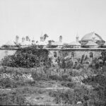 Sultan Selim Medresesi ve Arka Planda Molla Fenari İsa Camii Minaresi