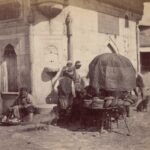 Üsküdar III. Ahmet Çeşmesi Önünde Ekmekçi