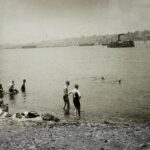 Şemsi Paşa Kıyılarında Yüzenler