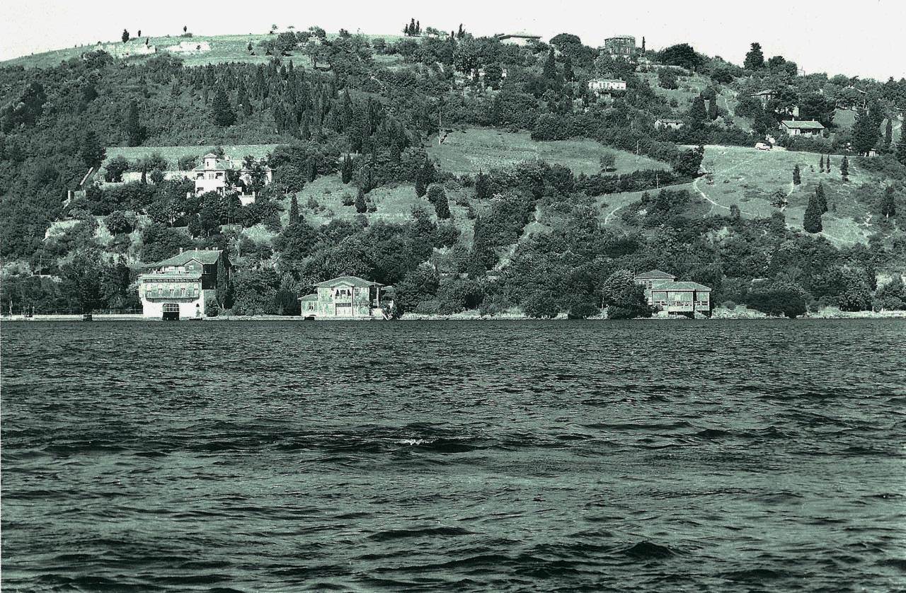 Marki Necip, Nuri Paşa ve Amcazade Yalıları
